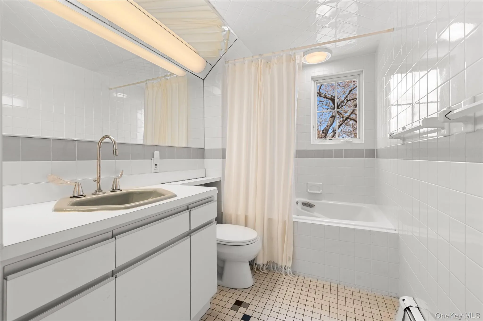 2 Hickory Hill, North Hempstead, NY, 3 Bedrooms Bedrooms, 12 Rooms Rooms,3 BathroomsBathrooms,Residential,For Rent,Hickory,0,989479 2 Hickory Hill, North Hempstead, NY, 3 Bedrooms Bedrooms, 12 Rooms Rooms,3 BathroomsBathrooms,Residential,For Rent,Hickory,0,989479