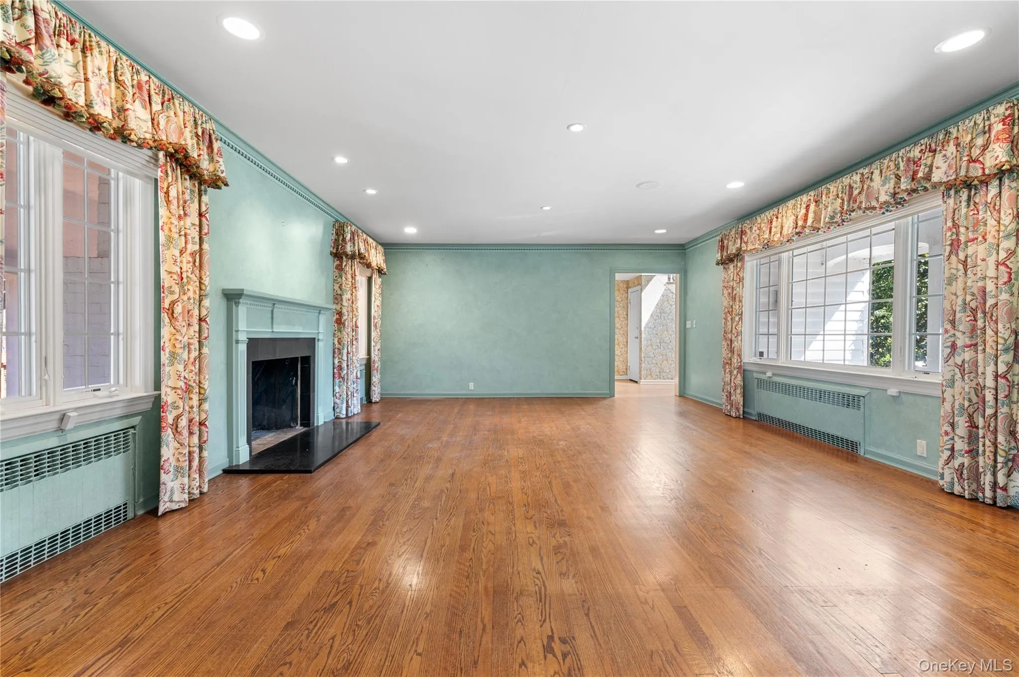 2 Hickory Hill, North Hempstead, NY, 3 Bedrooms Bedrooms, 12 Rooms Rooms,3 BathroomsBathrooms,Residential,For Rent,Hickory,0,989479 2 Hickory Hill, North Hempstead, NY, 3 Bedrooms Bedrooms, 12 Rooms Rooms,3 BathroomsBathrooms,Residential,For Rent,Hickory,0,989479