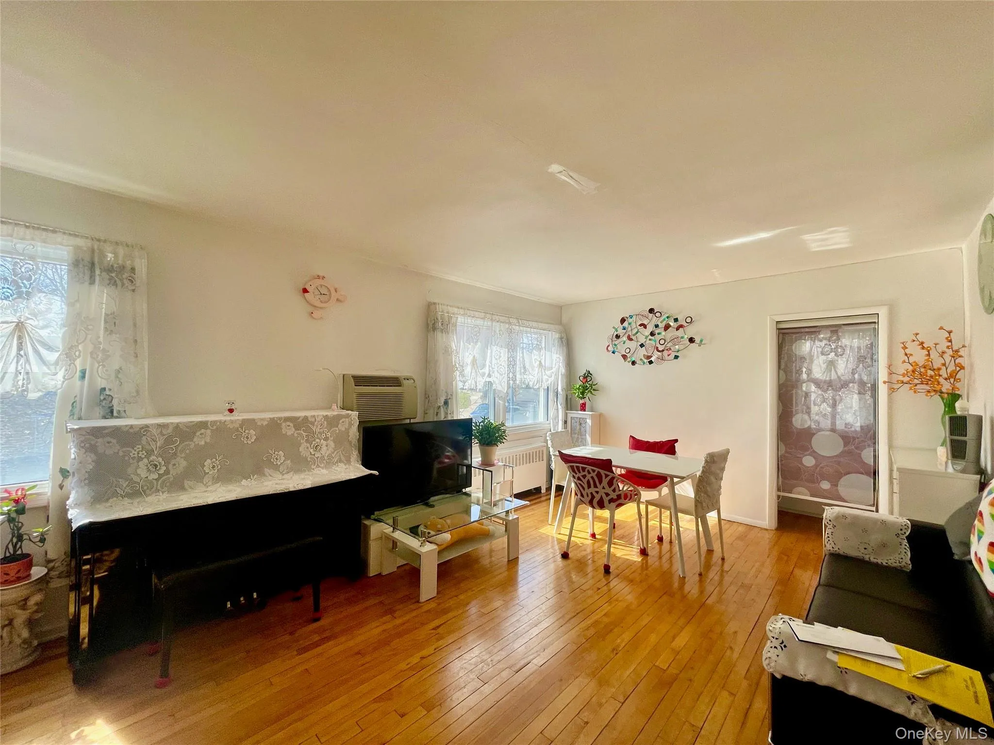 25143 71st Avenue, New York, NY, 1 Bedroom Bedrooms, 3 Rooms Rooms,1 BathroomBathrooms,Residential,For Rent,71st,0,989525 25143 71st Avenue, New York, NY, 1 Bedroom Bedrooms, 3 Rooms Rooms,1 BathroomBathrooms,Residential,For Rent,71st,0,989525