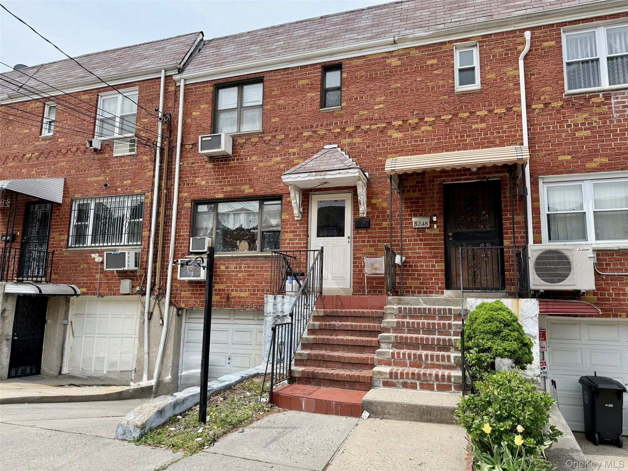 52-50 71st Street, New York, NY, 3 Bedrooms Bedrooms, 5 Rooms Rooms,1 BathroomBathrooms,Residential,For Rent,71st,0,989535 52-50 71st Street, New York, NY, 3 Bedrooms Bedrooms, 5 Rooms Rooms,1 BathroomBathrooms,Residential,For Rent,71st,0,989535