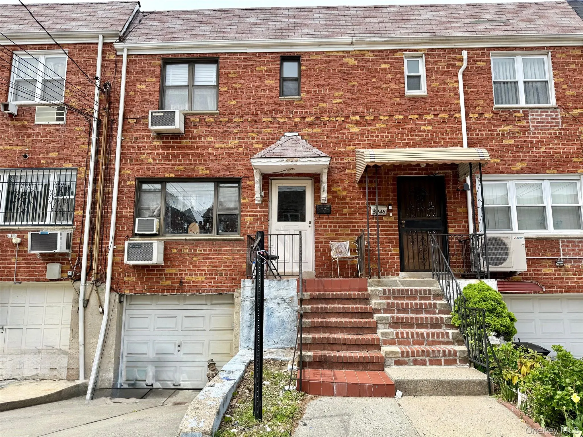 52-50 71st Street, New York, NY, 3 Bedrooms Bedrooms, 5 Rooms Rooms,1 BathroomBathrooms,Residential,For Rent,71st,0,989535 52-50 71st Street, New York, NY, 3 Bedrooms Bedrooms, 5 Rooms Rooms,1 BathroomBathrooms,Residential,For Rent,71st,0,989535