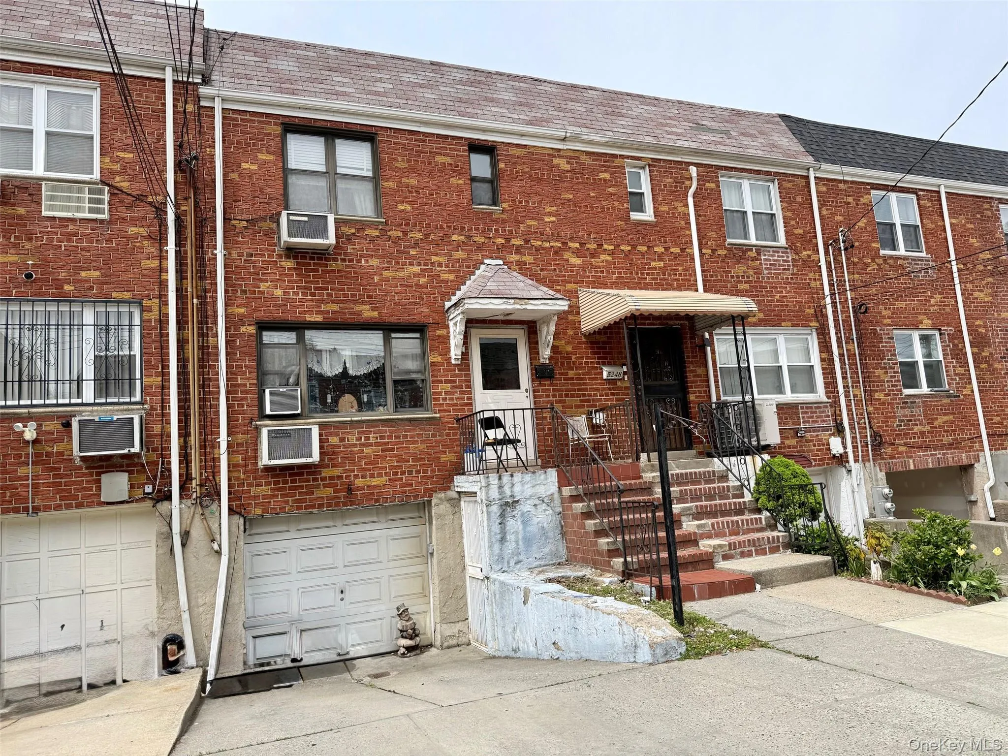 52-50 71st Street, New York, NY, 3 Bedrooms Bedrooms, 5 Rooms Rooms,1 BathroomBathrooms,Residential,For Rent,71st,0,989535 52-50 71st Street, New York, NY, 3 Bedrooms Bedrooms, 5 Rooms Rooms,1 BathroomBathrooms,Residential,For Rent,71st,0,989535