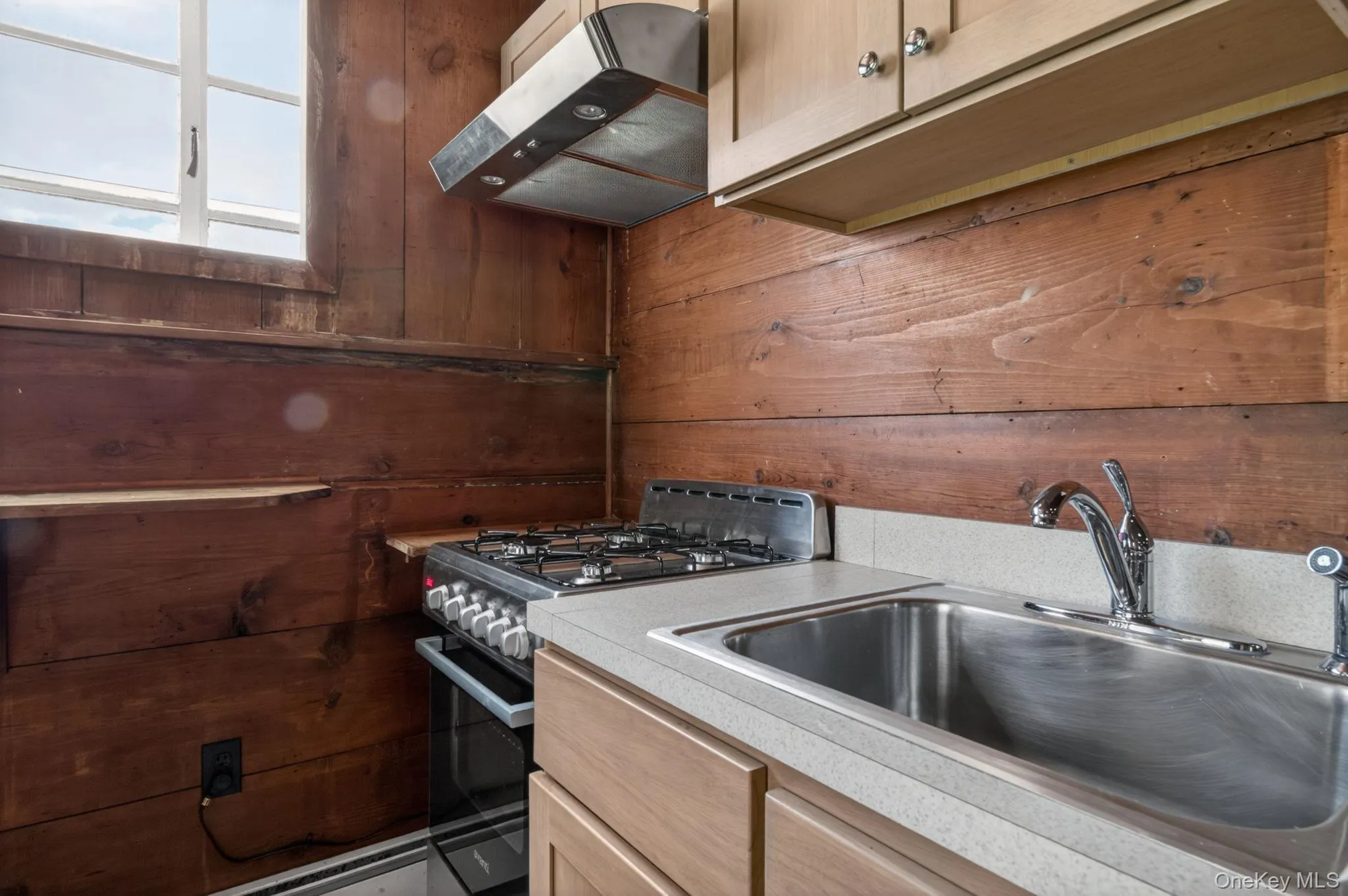 Kitchen w gas cooking Kitchen w gas cooking