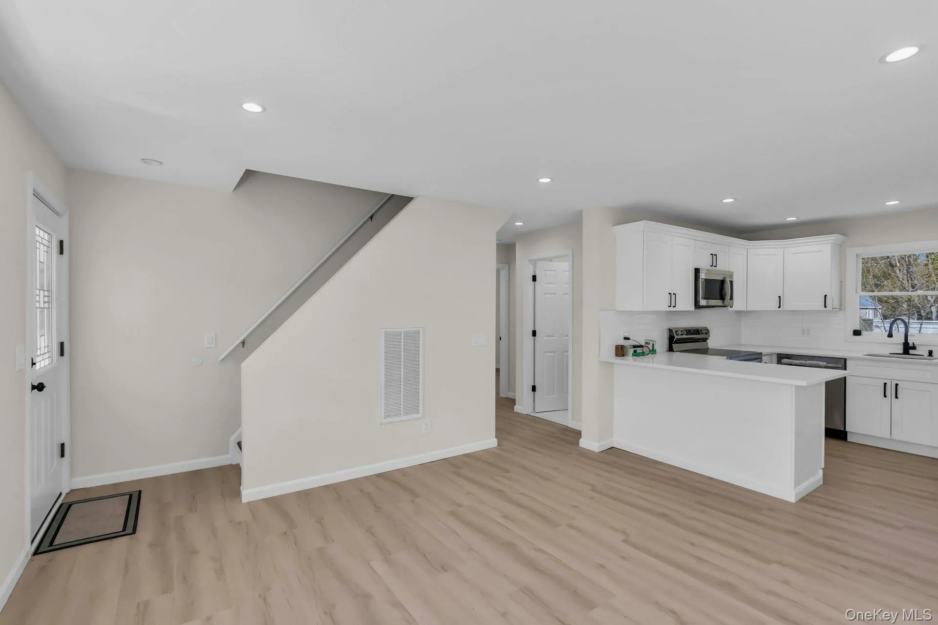 133 Lakeview Drive, Brookhaven, NY, 4 Bedrooms Bedrooms, 6 Rooms Rooms,1 BathroomBathrooms,Residential Sale,For Rent,Lakeview,0,989556 133 Lakeview Drive, Brookhaven, NY, 4 Bedrooms Bedrooms, 6 Rooms Rooms,1 BathroomBathrooms,Residential Sale,For Rent,Lakeview,0,989556
