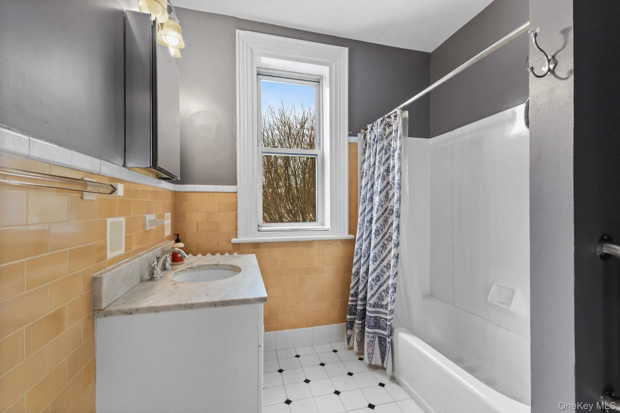 Full bathroom #2 with tub Full bathroom #2 with tub