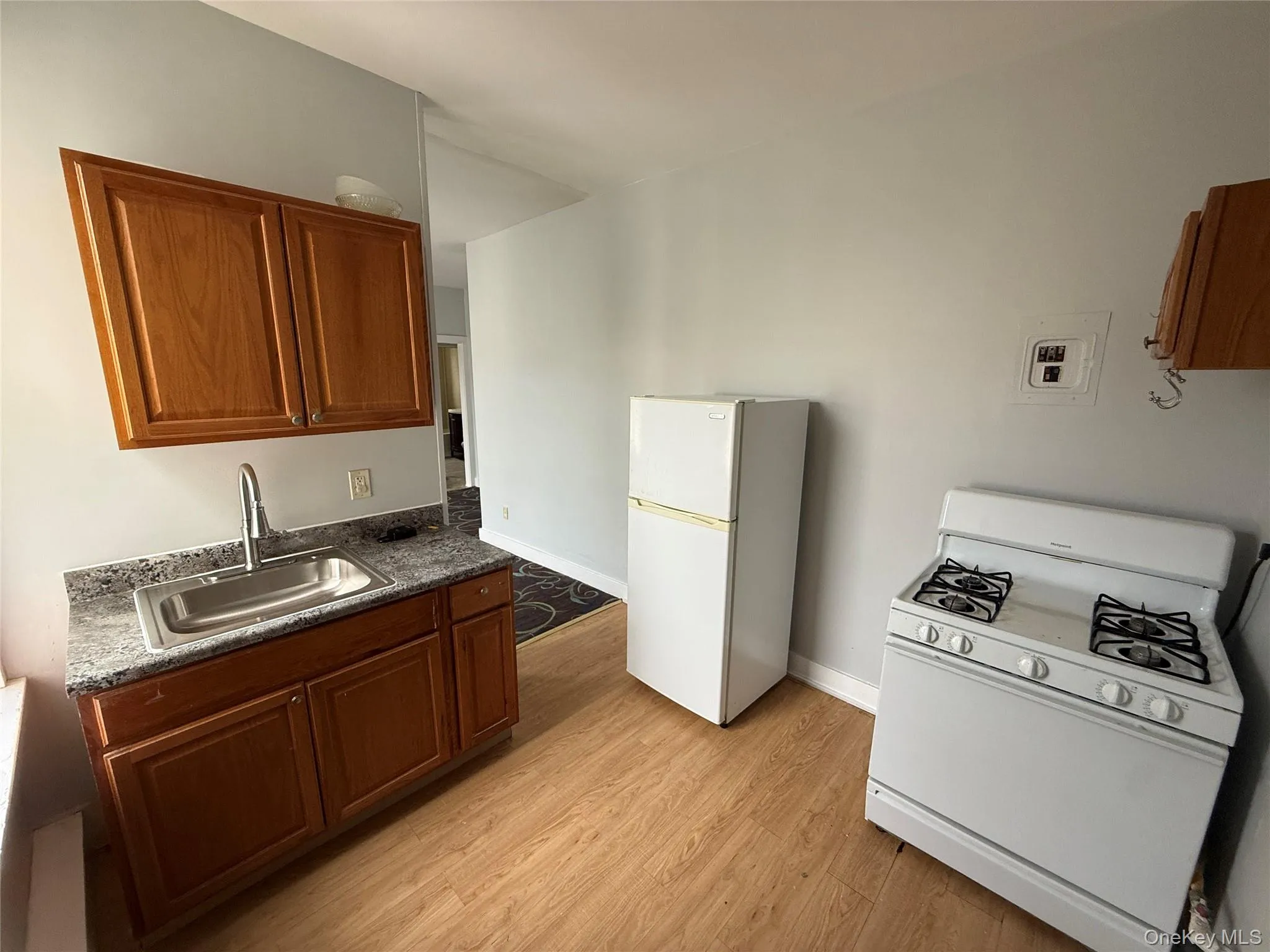 60 Carroll Street, Poughkeepsie, NY, 1 Bedroom Bedrooms, 3 Rooms Rooms,1 BathroomBathrooms,Residential Lease,For Rent,Carroll,0,989572 60 Carroll Street, Poughkeepsie, NY, 1 Bedroom Bedrooms, 3 Rooms Rooms,1 BathroomBathrooms,Residential Lease,For Rent,Carroll,0,989572