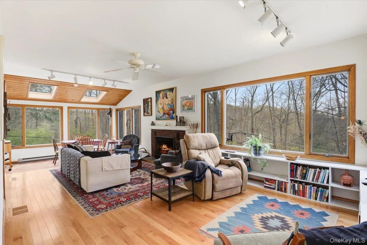 1 Branch Street, Lewisboro, NY, 3 Bedrooms Bedrooms, 7 Rooms Rooms,2 BathroomsBathrooms,Residential Lease,For Rent,Branch,0,989575 1 Branch Street, Lewisboro, NY, 3 Bedrooms Bedrooms, 7 Rooms Rooms,2 BathroomsBathrooms,Residential Lease,For Rent,Branch,0,989575