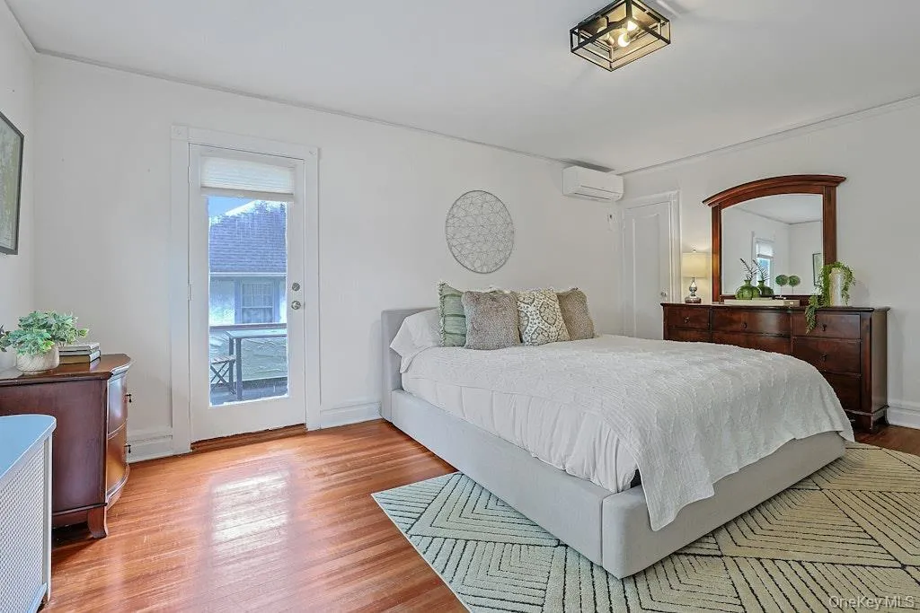 Large sunny bedrooms Large sunny bedrooms