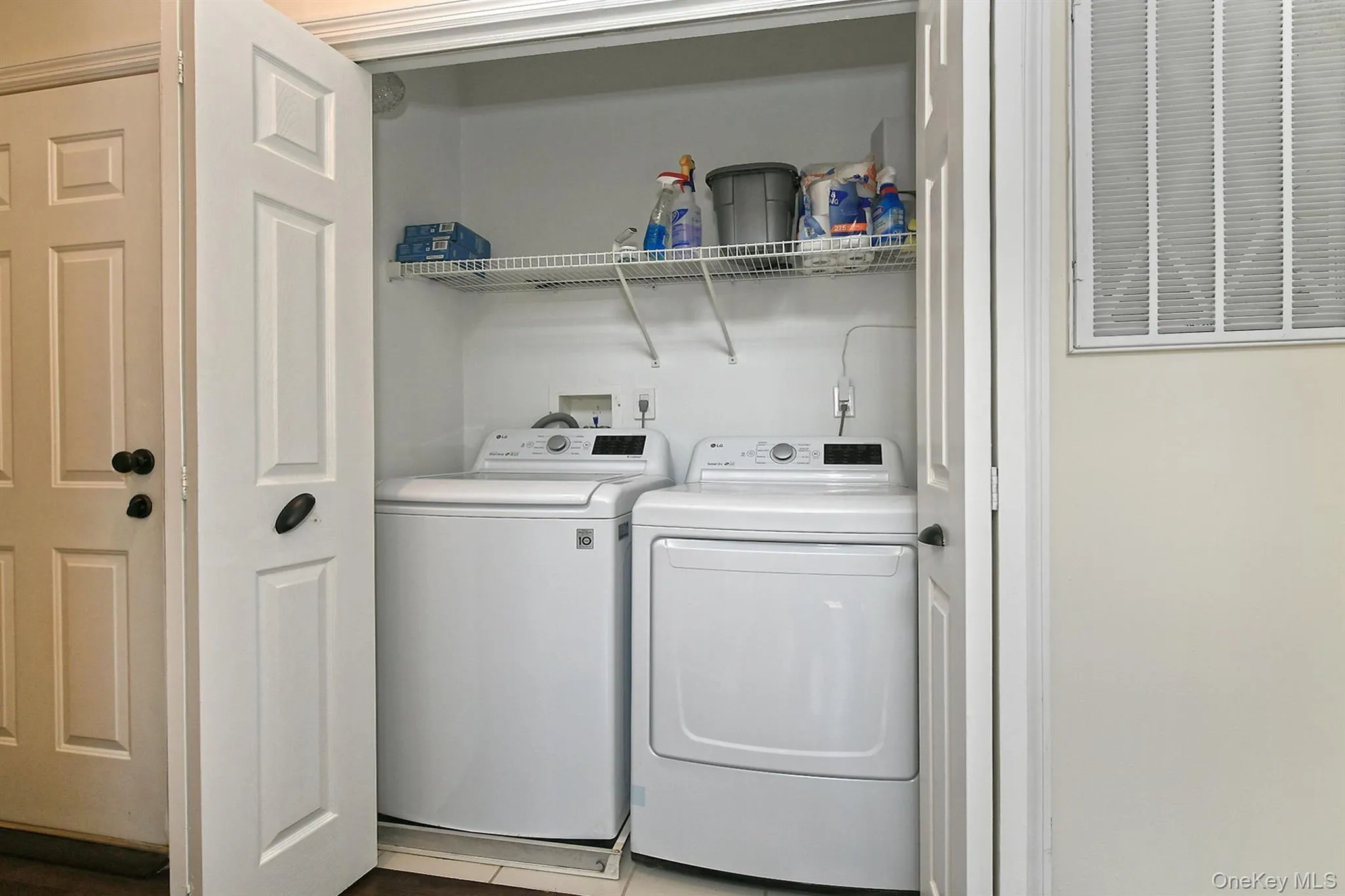 9 Manitou Trail, Smithtown, NY, 3 Bedrooms Bedrooms, 7 Rooms Rooms,2 BathroomsBathrooms,Residential Lease,For Rent,Manitou,0,989602 9 Manitou Trail, Smithtown, NY, 3 Bedrooms Bedrooms, 7 Rooms Rooms,2 BathroomsBathrooms,Residential Lease,For Rent,Manitou,0,989602