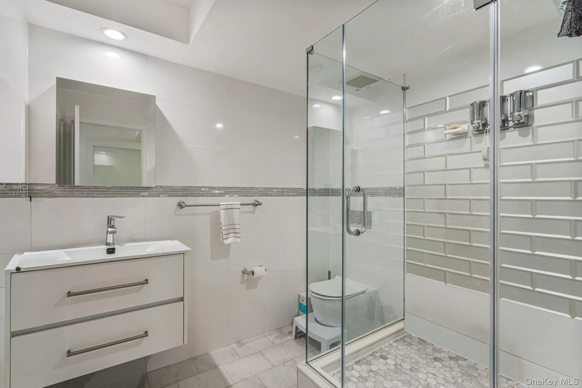 2 Bay Club Drive, New York, NY, 1 Bedroom Bedrooms, 6 Rooms Rooms,2 BathroomsBathrooms,Residential Sale,For Rent,Bay Club,0,989614 2 Bay Club Drive, New York, NY, 1 Bedroom Bedrooms, 6 Rooms Rooms,2 BathroomsBathrooms,Residential Sale,For Rent,Bay Club,0,989614