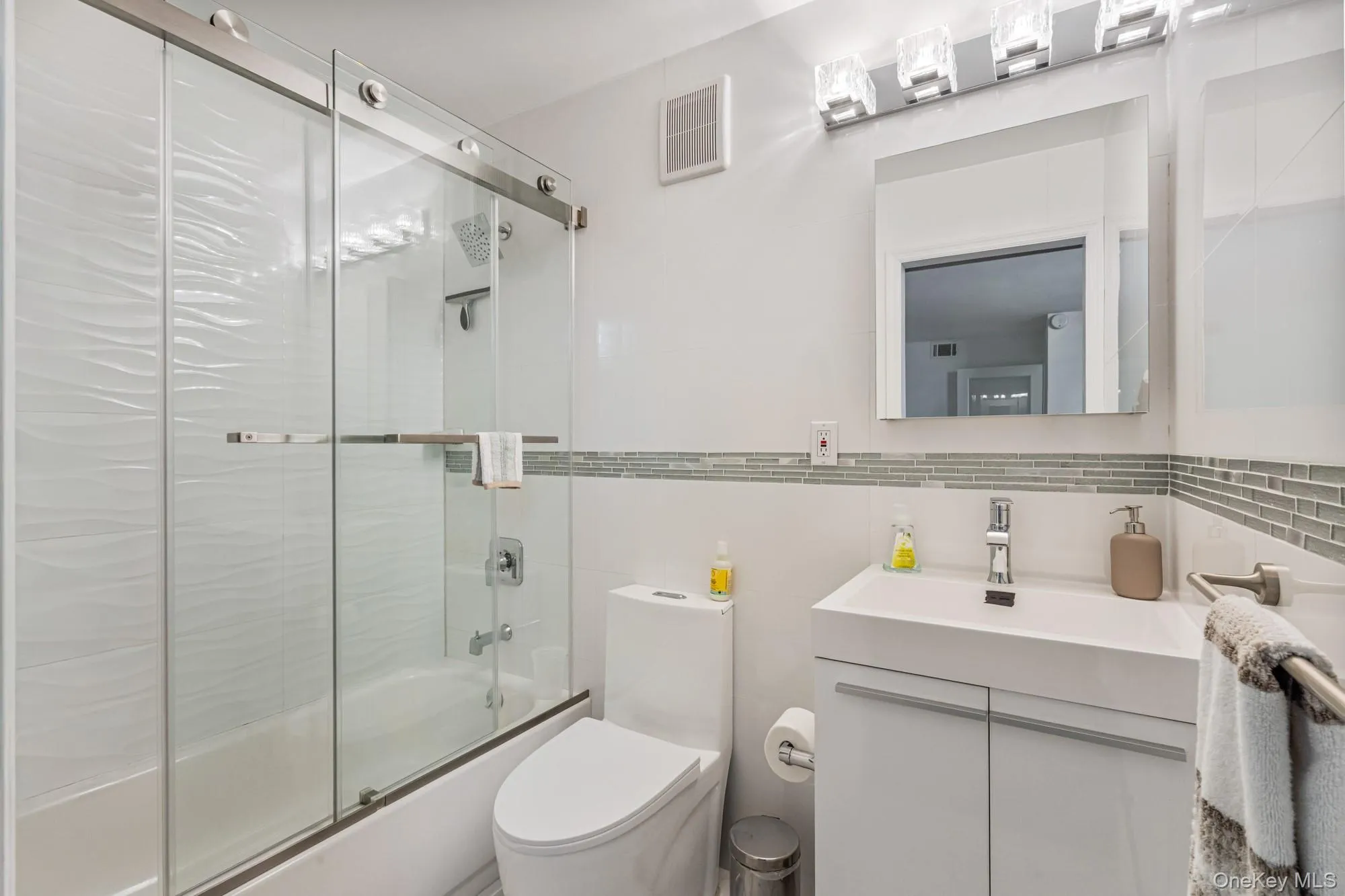 2 Bay Club Drive, New York, NY, 1 Bedroom Bedrooms, 6 Rooms Rooms,2 BathroomsBathrooms,Residential Sale,For Rent,Bay Club,0,989614 2 Bay Club Drive, New York, NY, 1 Bedroom Bedrooms, 6 Rooms Rooms,2 BathroomsBathrooms,Residential Sale,For Rent,Bay Club,0,989614