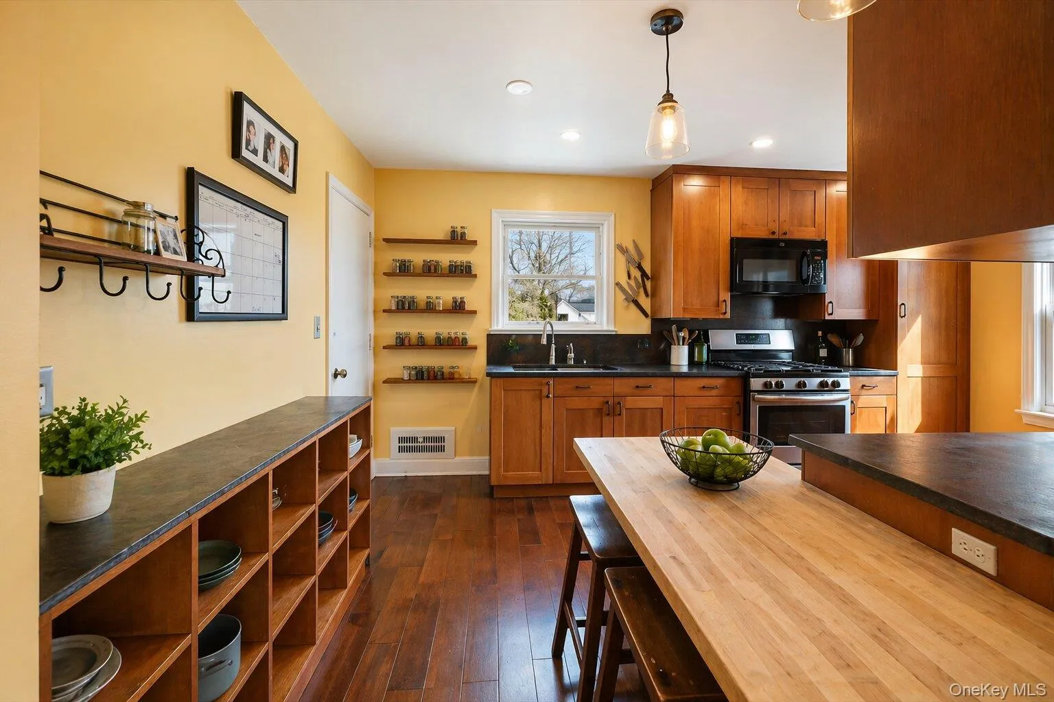 10 Taft Lane, Greenburgh, NY, 3 Bedrooms Bedrooms, 5 Rooms Rooms,2 BathroomsBathrooms,Residential Lease,For Rent,Taft,0,989631 10 Taft Lane, Greenburgh, NY, 3 Bedrooms Bedrooms, 5 Rooms Rooms,2 BathroomsBathrooms,Residential Lease,For Rent,Taft,0,989631