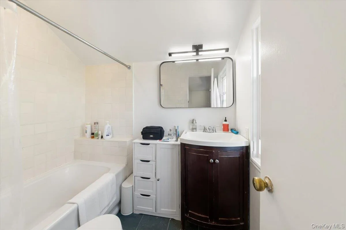 10 Taft Lane, Greenburgh, NY, 3 Bedrooms Bedrooms, 5 Rooms Rooms,2 BathroomsBathrooms,Residential Lease,For Rent,Taft,0,989631 10 Taft Lane, Greenburgh, NY, 3 Bedrooms Bedrooms, 5 Rooms Rooms,2 BathroomsBathrooms,Residential Lease,For Rent,Taft,0,989631