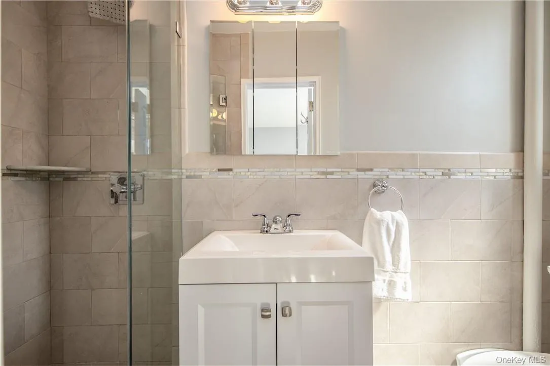21 Fairview Avenue, Eastchester, NY, 2 Bedrooms Bedrooms, 5 Rooms Rooms,2 BathroomsBathrooms,Residential Lease,For Rent,Fairview,0,989640 21 Fairview Avenue, Eastchester, NY, 2 Bedrooms Bedrooms, 5 Rooms Rooms,2 BathroomsBathrooms,Residential Lease,For Rent,Fairview,0,989640
