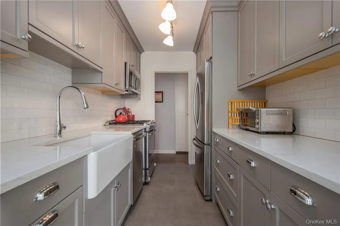 21 Fairview Avenue, Eastchester, NY, 2 Bedrooms Bedrooms, 5 Rooms Rooms,2 BathroomsBathrooms,Residential Lease,For Rent,Fairview,0,989640 21 Fairview Avenue, Eastchester, NY, 2 Bedrooms Bedrooms, 5 Rooms Rooms,2 BathroomsBathrooms,Residential Lease,For Rent,Fairview,0,989640
