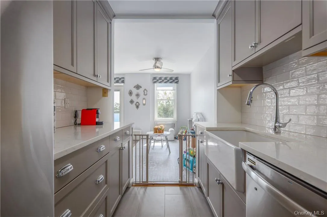21 Fairview Avenue, Eastchester, NY, 2 Bedrooms Bedrooms, 5 Rooms Rooms,2 BathroomsBathrooms,Residential Lease,For Rent,Fairview,0,989640 21 Fairview Avenue, Eastchester, NY, 2 Bedrooms Bedrooms, 5 Rooms Rooms,2 BathroomsBathrooms,Residential Lease,For Rent,Fairview,0,989640