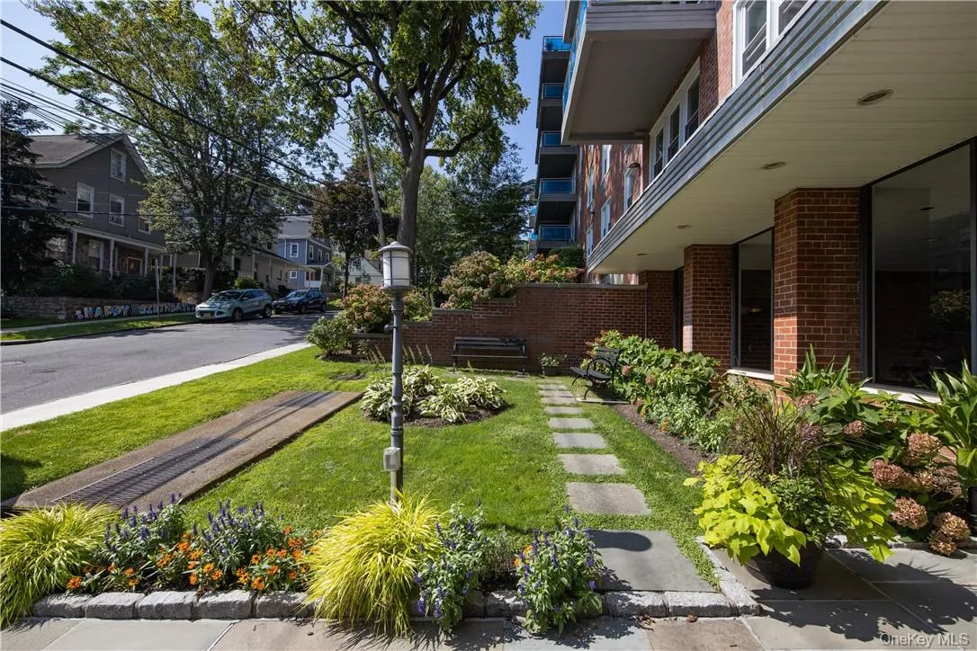 21 Fairview Avenue, Eastchester, NY, 2 Bedrooms Bedrooms, 5 Rooms Rooms,2 BathroomsBathrooms,Residential Lease,For Rent,Fairview,0,989640 21 Fairview Avenue, Eastchester, NY, 2 Bedrooms Bedrooms, 5 Rooms Rooms,2 BathroomsBathrooms,Residential Lease,For Rent,Fairview,0,989640