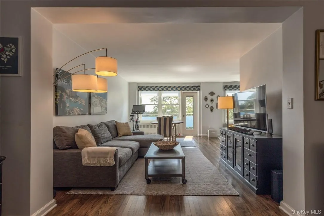 21 Fairview Avenue, Eastchester, NY, 2 Bedrooms Bedrooms, 5 Rooms Rooms,2 BathroomsBathrooms,Residential Lease,For Rent,Fairview,0,989640 21 Fairview Avenue, Eastchester, NY, 2 Bedrooms Bedrooms, 5 Rooms Rooms,2 BathroomsBathrooms,Residential Lease,For Rent,Fairview,0,989640