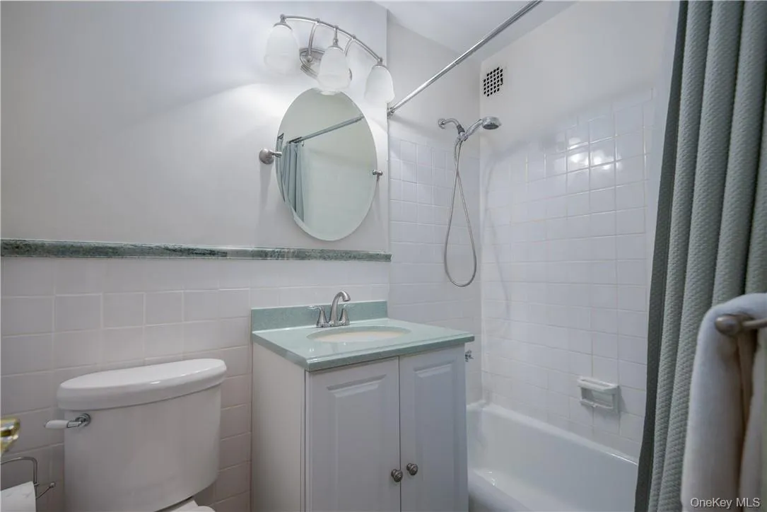 21 Fairview Avenue, Eastchester, NY, 2 Bedrooms Bedrooms, 5 Rooms Rooms,2 BathroomsBathrooms,Residential Lease,For Rent,Fairview,0,989640 21 Fairview Avenue, Eastchester, NY, 2 Bedrooms Bedrooms, 5 Rooms Rooms,2 BathroomsBathrooms,Residential Lease,For Rent,Fairview,0,989640