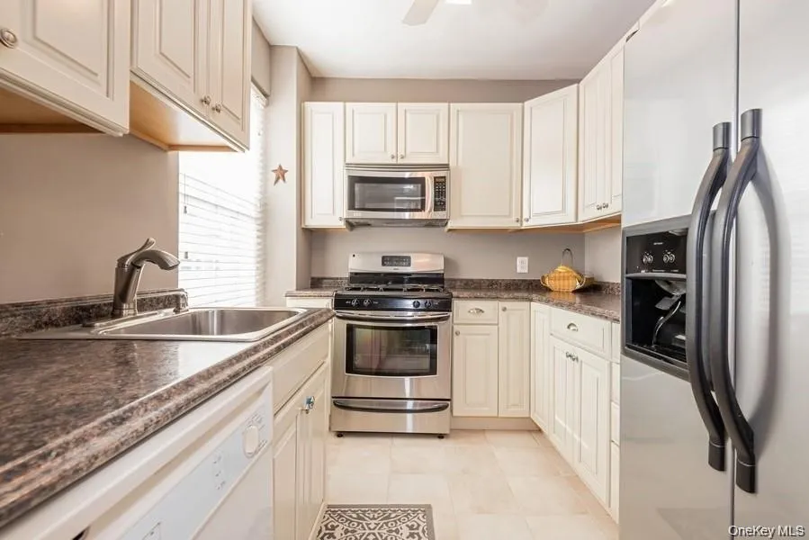 87 Broadway, White Plains, NY, 2 Bedrooms Bedrooms, 5 Rooms Rooms,1 BathroomBathrooms,Residential Lease,For Rent,Broadway,0,989685 87 Broadway, White Plains, NY, 2 Bedrooms Bedrooms, 5 Rooms Rooms,1 BathroomBathrooms,Residential Lease,For Rent,Broadway,0,989685