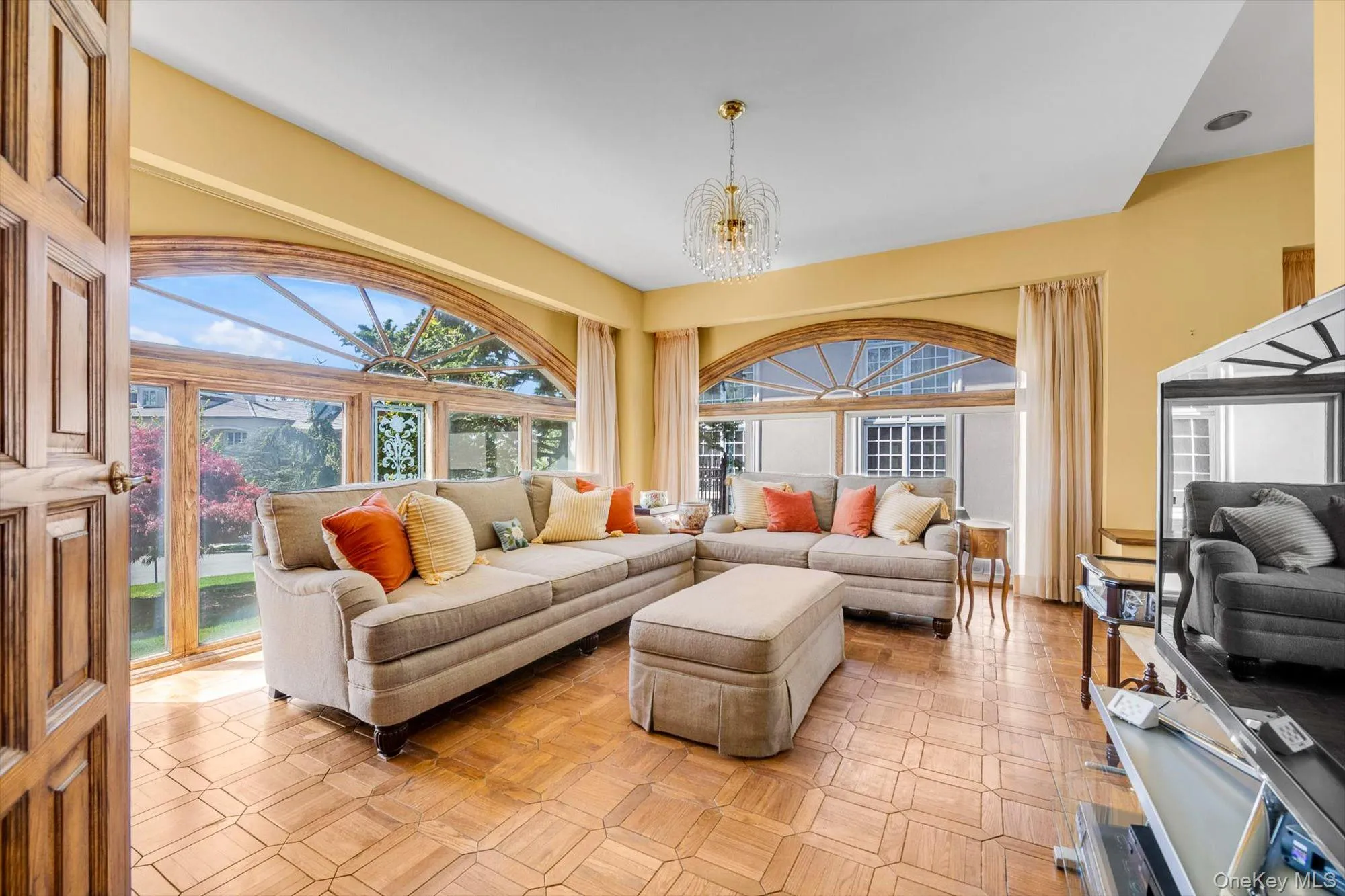 Family Room/Den Family Room/Den