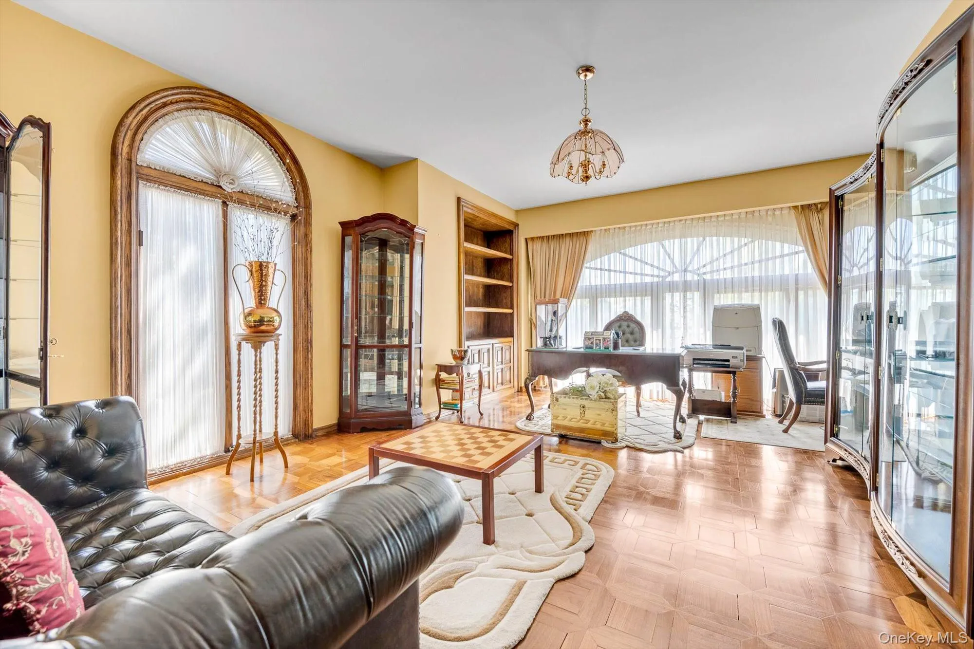 Office/Bedroom Office/Bedroom