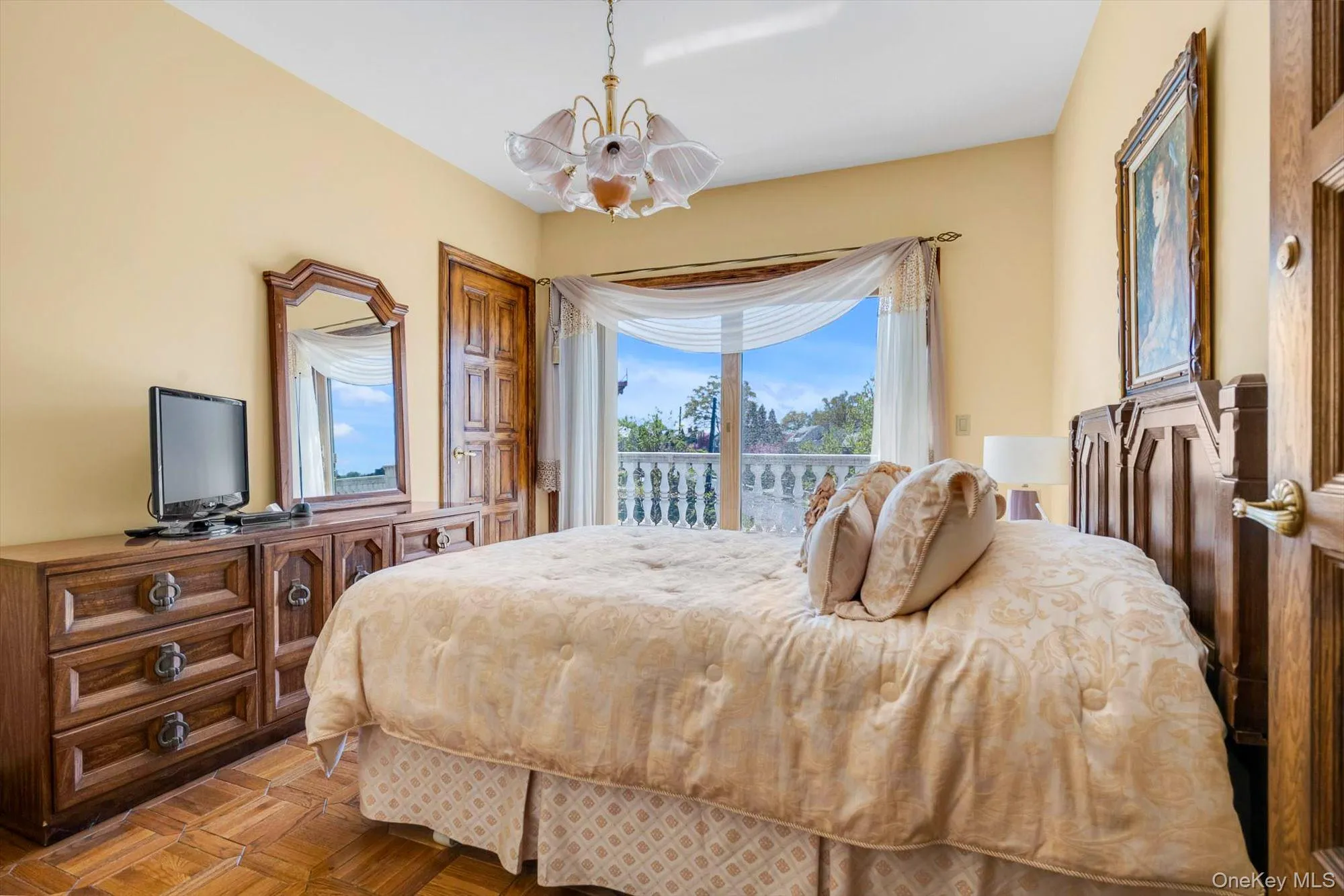 En-suite Bedroom with Balcony En-suite Bedroom with Balcony