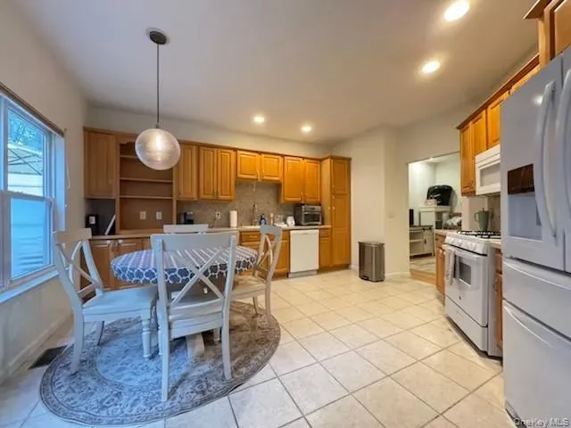 103 Sunflower Ridge Road, Brookhaven, NY, 3 Bedrooms Bedrooms, 10 Rooms Rooms,4 BathroomsBathrooms,Residential Lease,For Rent,Sunflower Ridge,0,989710 103 Sunflower Ridge Road, Brookhaven, NY, 3 Bedrooms Bedrooms, 10 Rooms Rooms,4 BathroomsBathrooms,Residential Lease,For Rent,Sunflower Ridge,0,989710