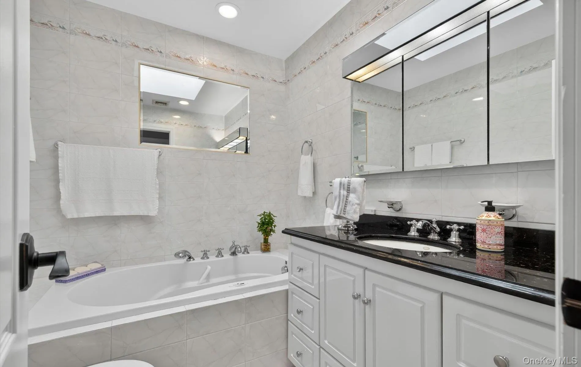 795 Herman Avenue, Hempstead, NY, 3 Bedrooms Bedrooms, 8 Rooms Rooms,1 BathroomBathrooms,Residential,For Rent,Herman,0,989725 795 Herman Avenue, Hempstead, NY, 3 Bedrooms Bedrooms, 8 Rooms Rooms,1 BathroomBathrooms,Residential,For Rent,Herman,0,989725