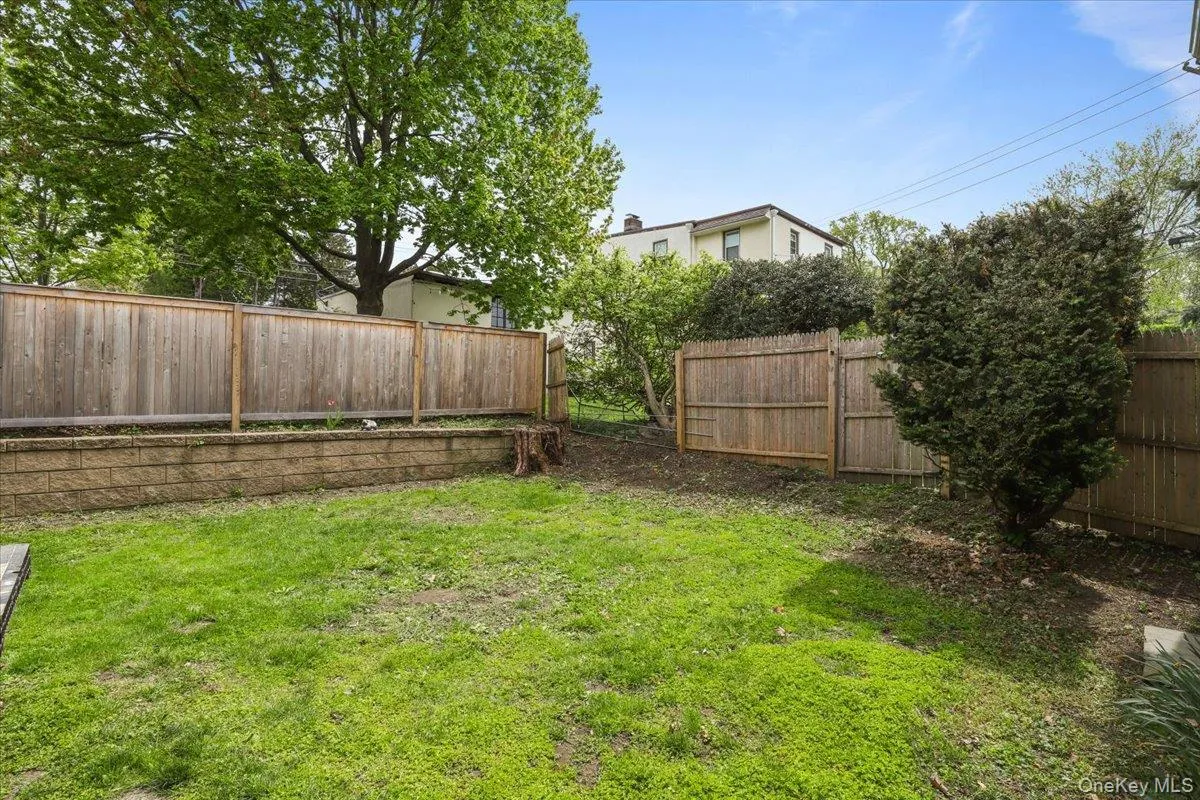 152 Summerfield Street, Eastchester, NY, 2 Bedrooms Bedrooms, 4 Rooms Rooms,1 BathroomBathrooms,Residential Lease,For Rent,Summerfield,0,989741 152 Summerfield Street, Eastchester, NY, 2 Bedrooms Bedrooms, 4 Rooms Rooms,1 BathroomBathrooms,Residential Lease,For Rent,Summerfield,0,989741
