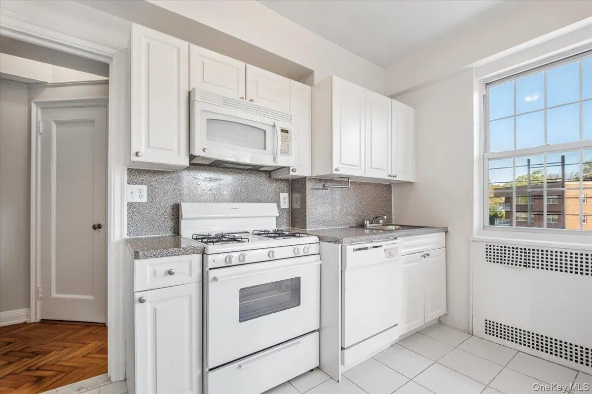 45 Popham Road, Scarsdale, NY, 2 Bedrooms Bedrooms, 4 Rooms Rooms,2 BathroomsBathrooms,Residential Lease,For Rent,Popham,0,989747 45 Popham Road, Scarsdale, NY, 2 Bedrooms Bedrooms, 4 Rooms Rooms,2 BathroomsBathrooms,Residential Lease,For Rent,Popham,0,989747