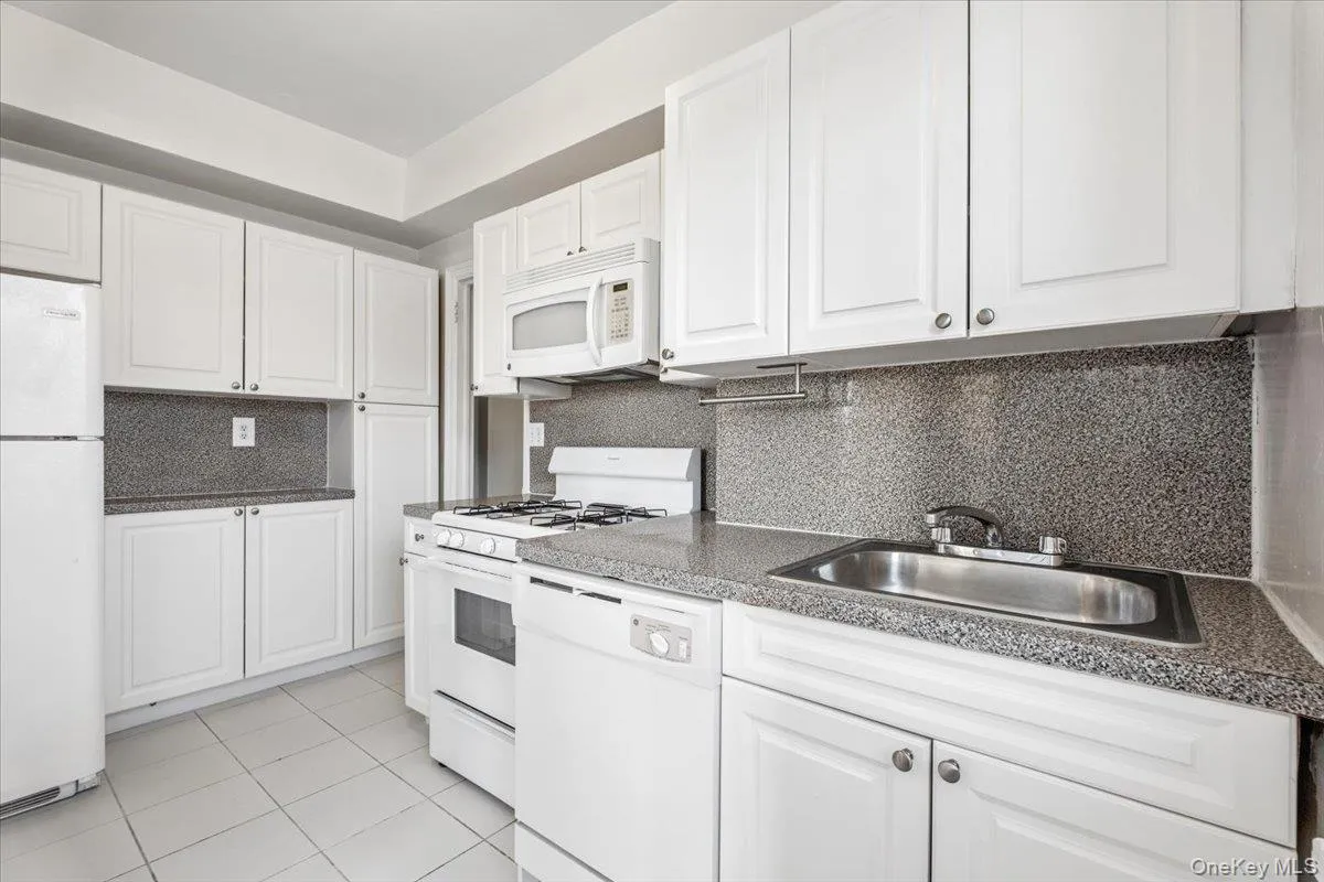 45 Popham Road, Scarsdale, NY, 2 Bedrooms Bedrooms, 4 Rooms Rooms,2 BathroomsBathrooms,Residential Lease,For Rent,Popham,0,989747 45 Popham Road, Scarsdale, NY, 2 Bedrooms Bedrooms, 4 Rooms Rooms,2 BathroomsBathrooms,Residential Lease,For Rent,Popham,0,989747
