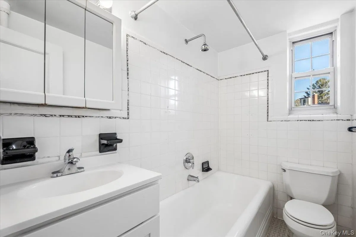 45 Popham Road, Scarsdale, NY, 2 Bedrooms Bedrooms, 4 Rooms Rooms,2 BathroomsBathrooms,Residential Lease,For Rent,Popham,0,989747 45 Popham Road, Scarsdale, NY, 2 Bedrooms Bedrooms, 4 Rooms Rooms,2 BathroomsBathrooms,Residential Lease,For Rent,Popham,0,989747
