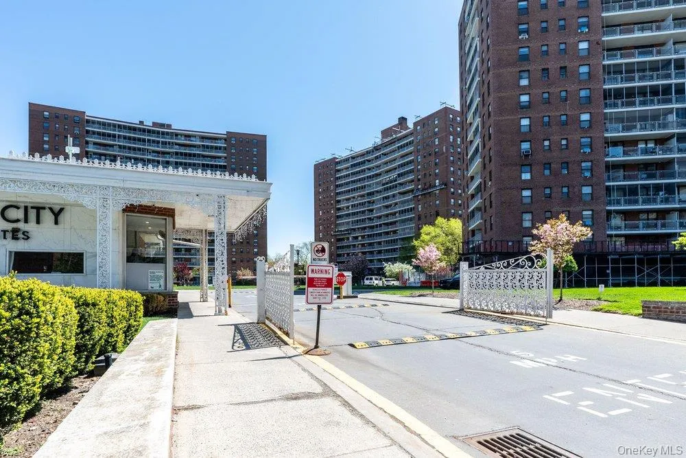 61-45 98th Street, New York, NY, 2 Bedrooms Bedrooms, 6 Rooms Rooms,1 BathroomBathrooms,Residential,For Rent,98th,0,989756 61-45 98th Street, New York, NY, 2 Bedrooms Bedrooms, 6 Rooms Rooms,1 BathroomBathrooms,Residential,For Rent,98th,0,989756