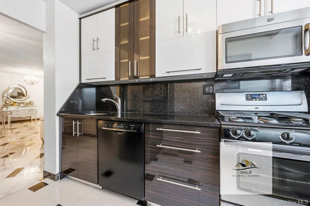 61-45 98th Street, New York, NY, 2 Bedrooms Bedrooms, 6 Rooms Rooms,1 BathroomBathrooms,Residential,For Rent,98th,0,989756 61-45 98th Street, New York, NY, 2 Bedrooms Bedrooms, 6 Rooms Rooms,1 BathroomBathrooms,Residential,For Rent,98th,0,989756