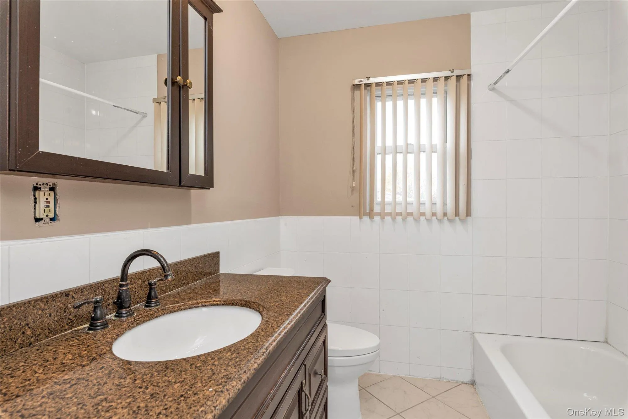 Bathroom on upper level Bathroom on upper level