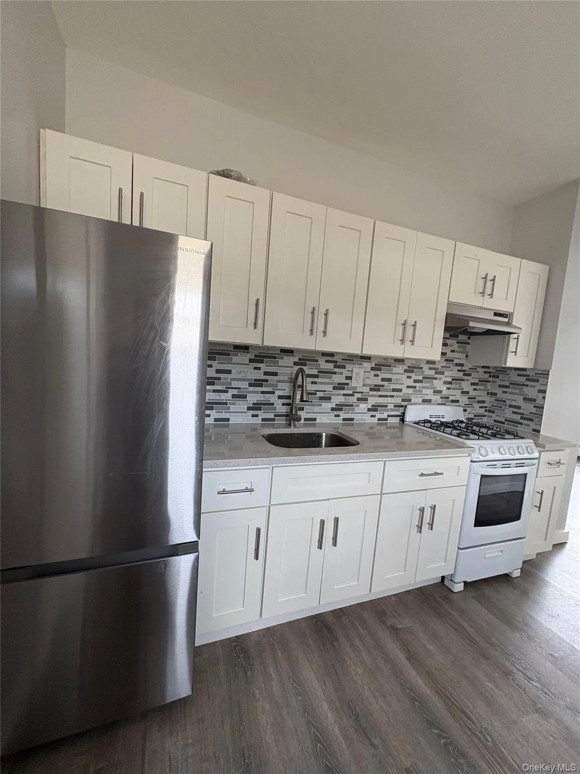 52-25 Van Dam Street, New York, NY, 1 Bedroom Bedrooms, 3 Rooms Rooms,1 BathroomBathrooms,Residential Lease,For Rent,Van Dam,0,989815 52-25 Van Dam Street, New York, NY, 1 Bedroom Bedrooms, 3 Rooms Rooms,1 BathroomBathrooms,Residential Lease,For Rent,Van Dam,0,989815