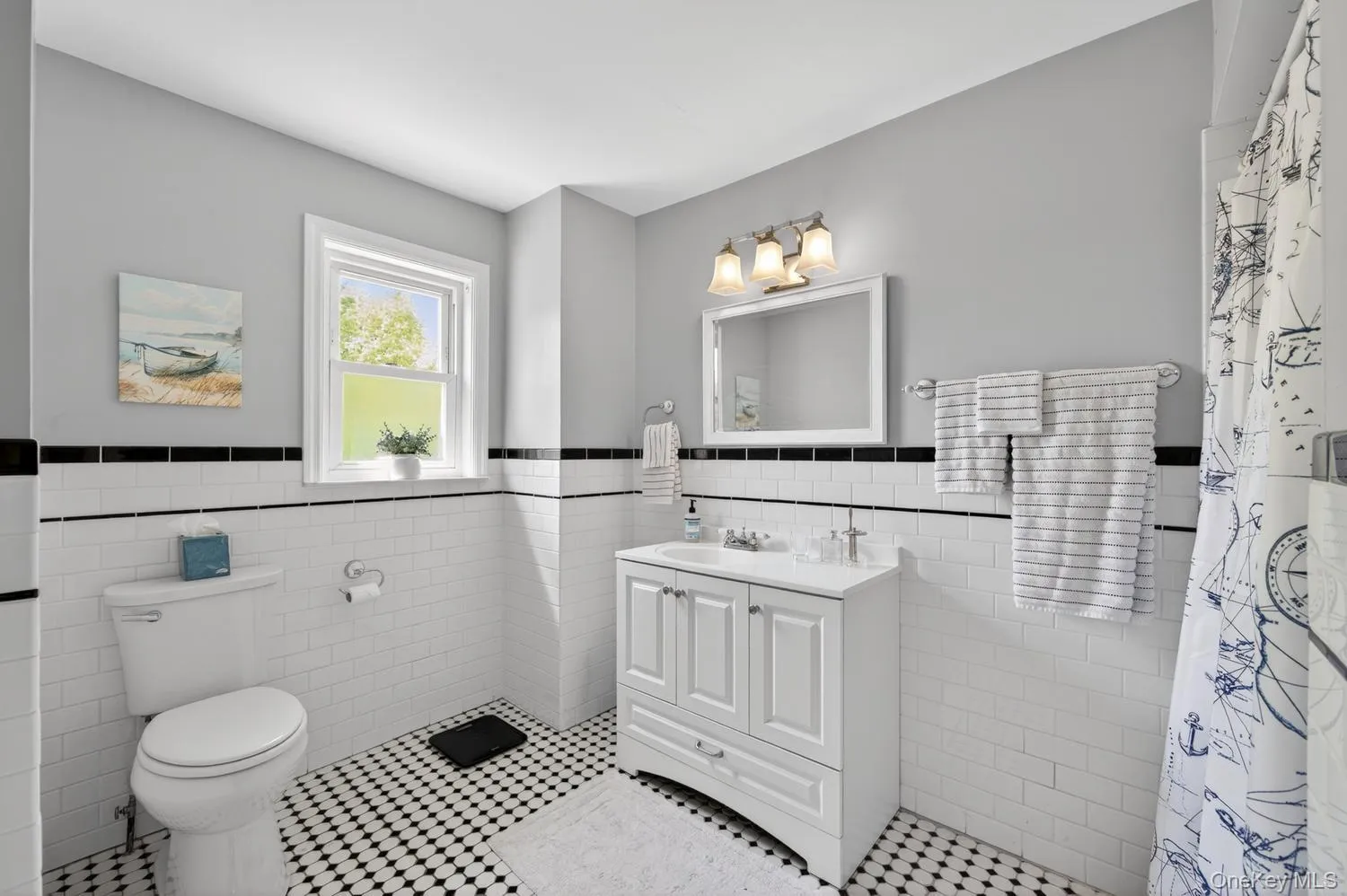 Second floor hall bathroom with tub Second floor hall bathroom with tub