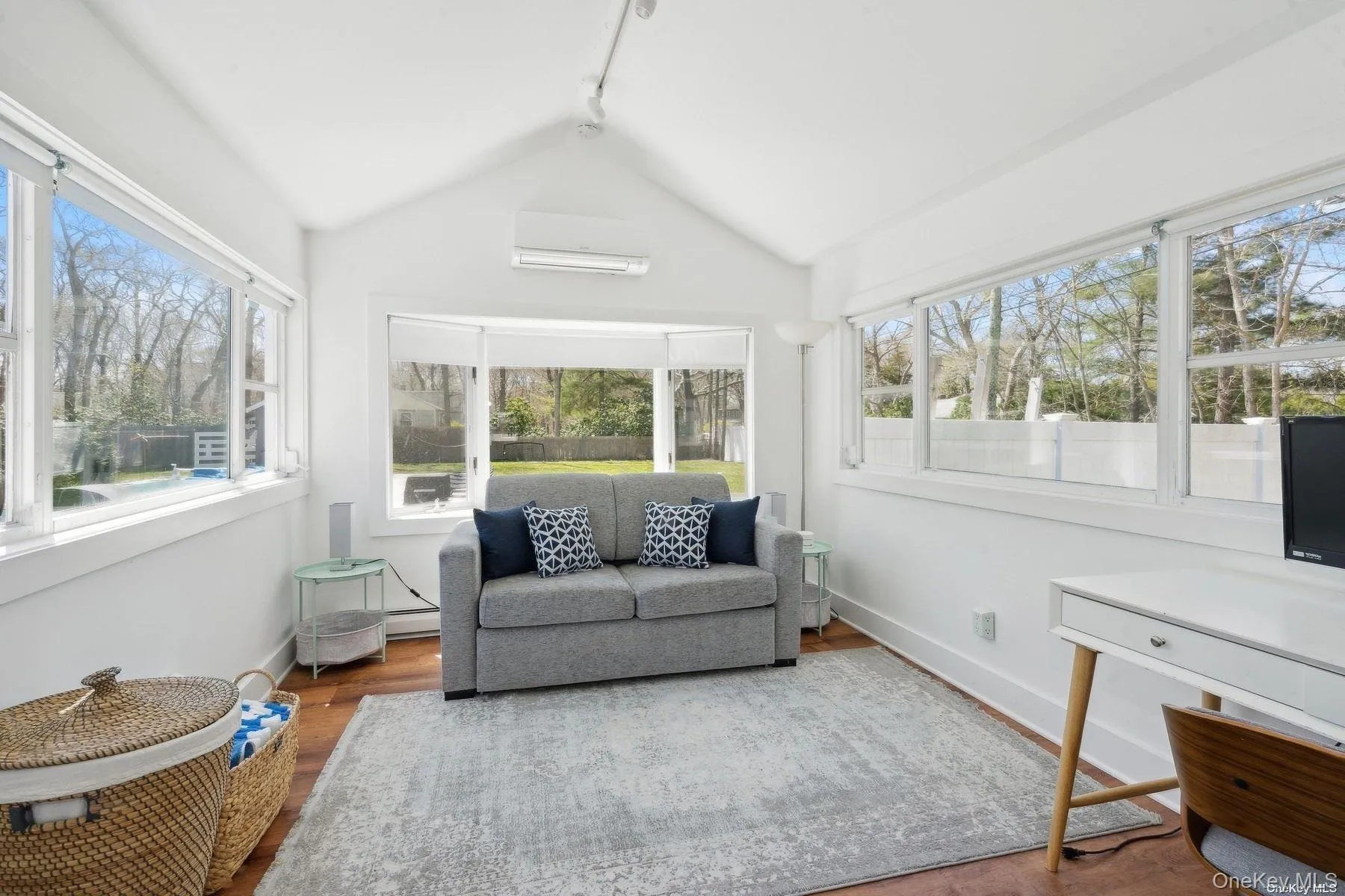 94 Bay Avenue, Southampton, NY, 2 Bedrooms Bedrooms, 6 Rooms Rooms,2 BathroomsBathrooms,Residential Lease,For Rent,Bay,0,989860 94 Bay Avenue, Southampton, NY, 2 Bedrooms Bedrooms, 6 Rooms Rooms,2 BathroomsBathrooms,Residential Lease,For Rent,Bay,0,989860