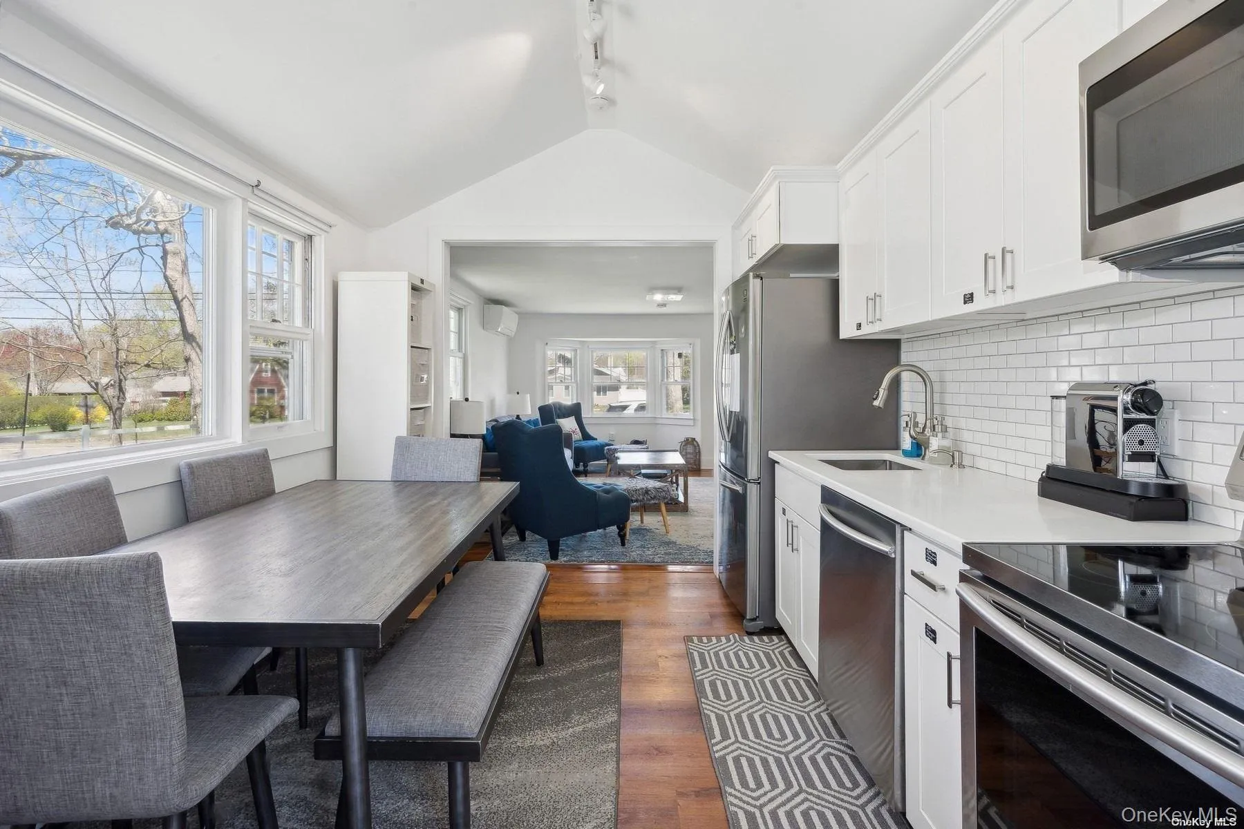94 Bay Avenue, Southampton, NY, 2 Bedrooms Bedrooms, 6 Rooms Rooms,2 BathroomsBathrooms,Residential Lease,For Rent,Bay,0,989860 94 Bay Avenue, Southampton, NY, 2 Bedrooms Bedrooms, 6 Rooms Rooms,2 BathroomsBathrooms,Residential Lease,For Rent,Bay,0,989860