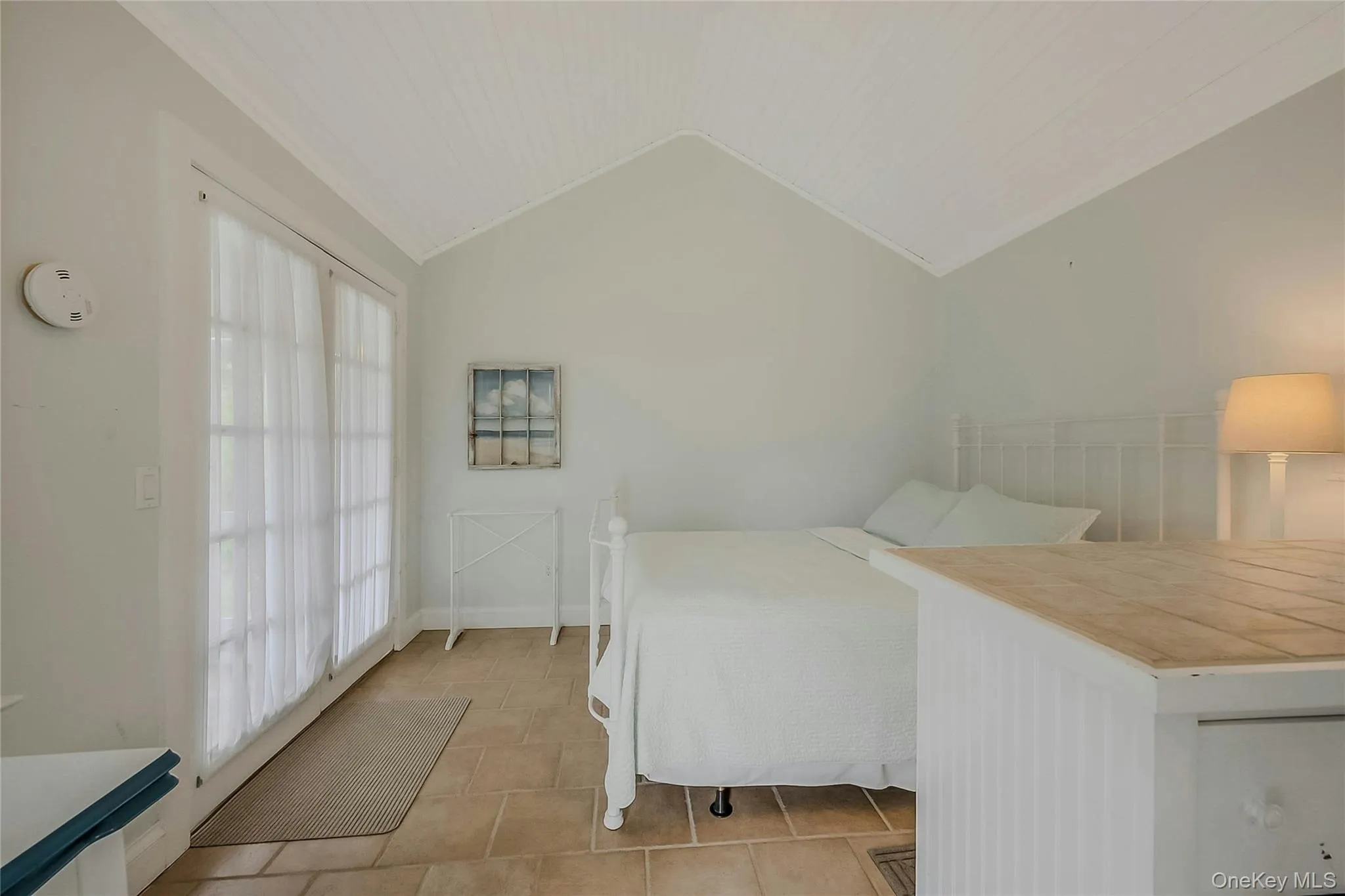 pool house bedroom