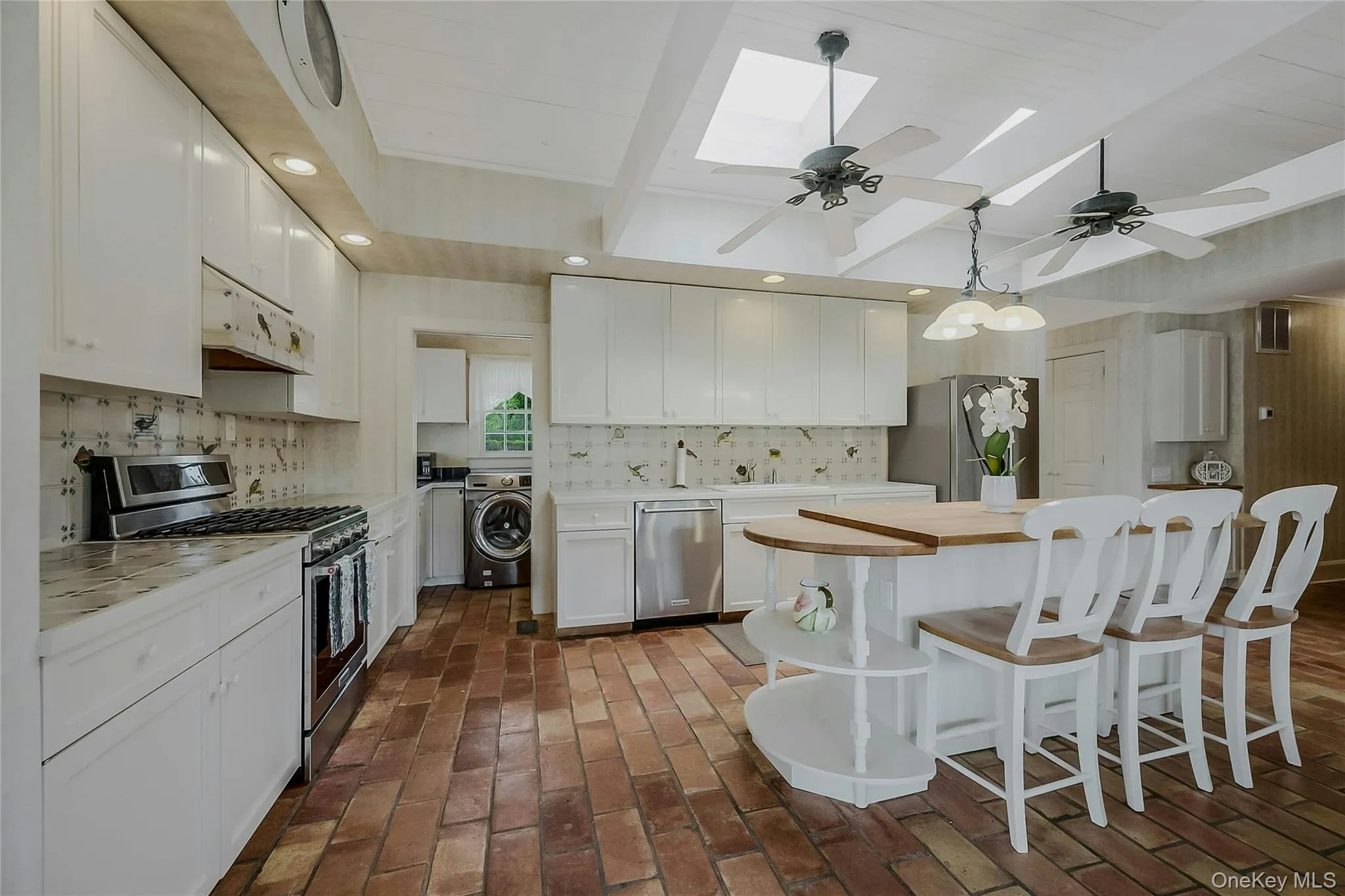 5a/5b Jessup Lane, Southampton, New York 11959