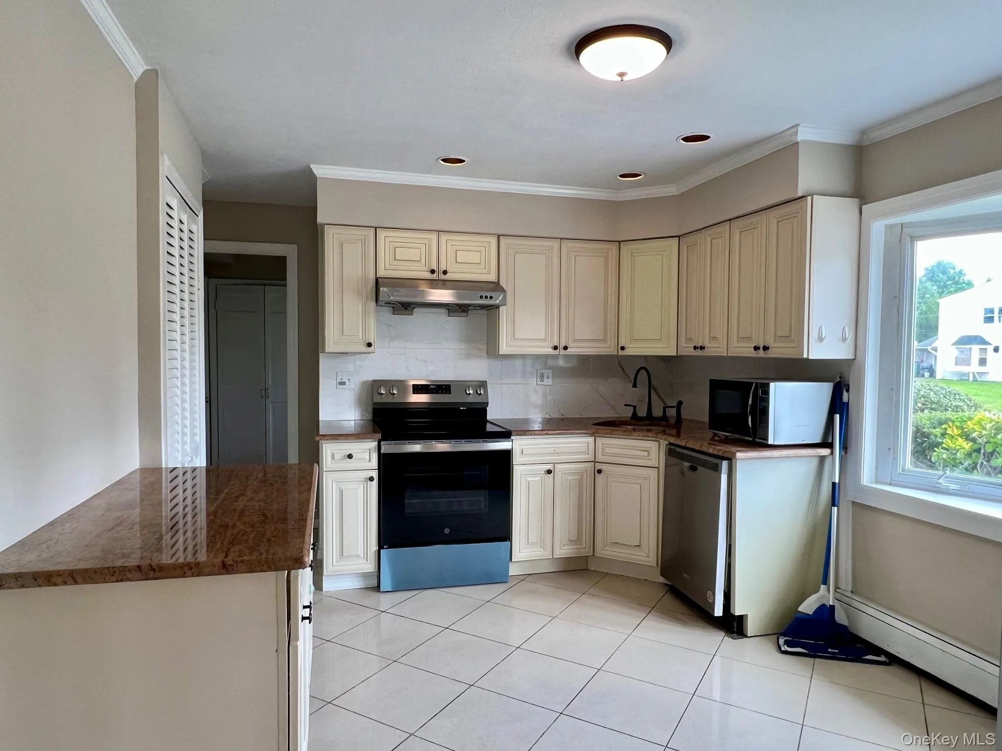 51 Friendly, Oyster Bay, NY, 5 Bedrooms Bedrooms, 10 Rooms Rooms,2 BathroomsBathrooms,Residential Lease,For Rent,Friendly,0,989873 51 Friendly, Oyster Bay, NY, 5 Bedrooms Bedrooms, 10 Rooms Rooms,2 BathroomsBathrooms,Residential Lease,For Rent,Friendly,0,989873