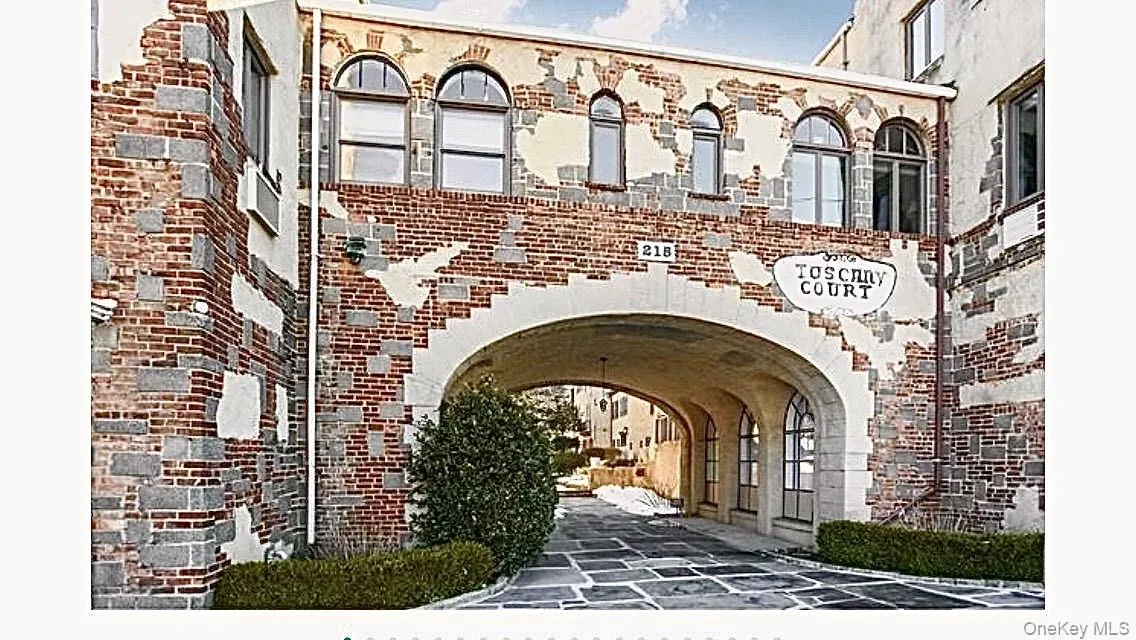 215 Middle Neck Road, North Hempstead, NY, 2 Bedrooms Bedrooms, 5 Rooms Rooms,1 BathroomBathrooms,Residential Sale,For Rent,Middle Neck,0,989885 215 Middle Neck Road, North Hempstead, NY, 2 Bedrooms Bedrooms, 5 Rooms Rooms,1 BathroomBathrooms,Residential Sale,For Rent,Middle Neck,0,989885