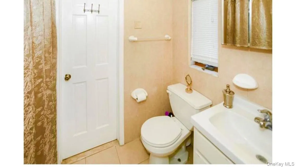215 Middle Neck Road, North Hempstead, NY, 2 Bedrooms Bedrooms, 5 Rooms Rooms,1 BathroomBathrooms,Residential Sale,For Rent,Middle Neck,0,989885 215 Middle Neck Road, North Hempstead, NY, 2 Bedrooms Bedrooms, 5 Rooms Rooms,1 BathroomBathrooms,Residential Sale,For Rent,Middle Neck,0,989885