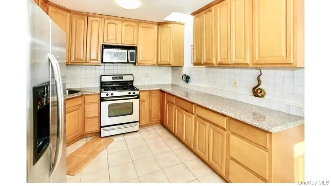 215 Middle Neck Road, North Hempstead, NY, 2 Bedrooms Bedrooms, 5 Rooms Rooms,1 BathroomBathrooms,Residential Sale,For Rent,Middle Neck,0,989885 215 Middle Neck Road, North Hempstead, NY, 2 Bedrooms Bedrooms, 5 Rooms Rooms,1 BathroomBathrooms,Residential Sale,For Rent,Middle Neck,0,989885