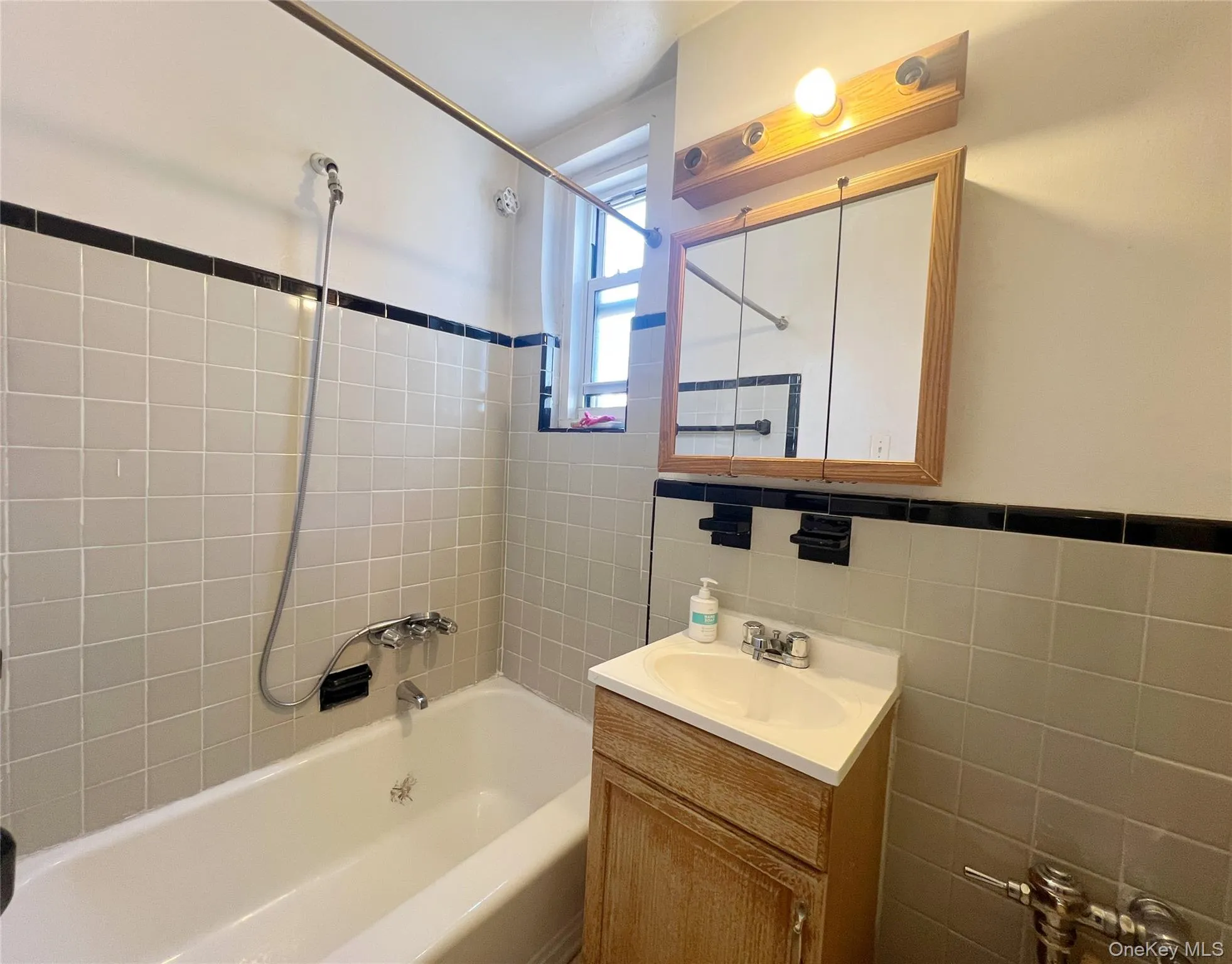 3011 Parsons Boulevard, New York, NY, 1 Bedroom Bedrooms, 5 Rooms Rooms,1 BathroomBathrooms,Residential Sale,For Rent,Parsons,0,989900 3011 Parsons Boulevard, New York, NY, 1 Bedroom Bedrooms, 5 Rooms Rooms,1 BathroomBathrooms,Residential Sale,For Rent,Parsons,0,989900