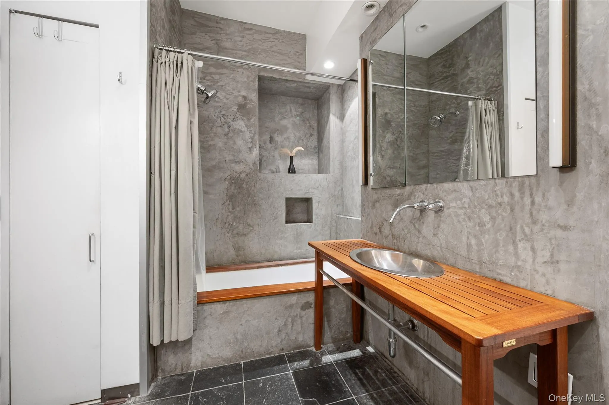 Bath with custom concrete finishes Bath with custom concrete finishes