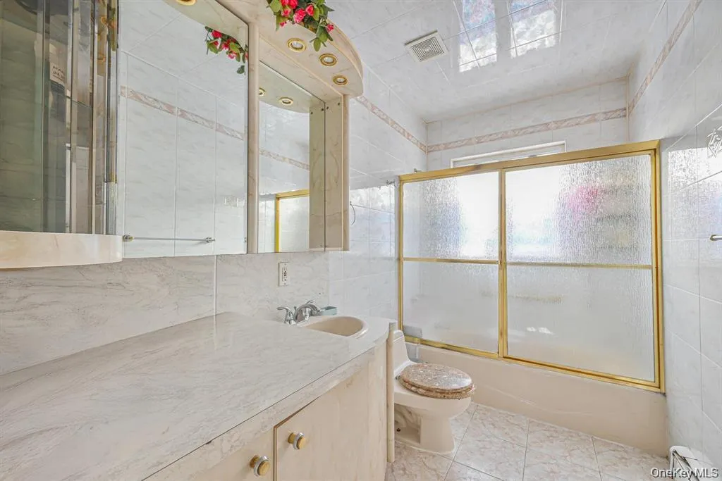 10201 62nd Road, New York, NY, 5 Bedrooms Bedrooms, 8 Rooms Rooms,2 BathroomsBathrooms,Residential,For Rent,62nd,0,989919 10201 62nd Road, New York, NY, 5 Bedrooms Bedrooms, 8 Rooms Rooms,2 BathroomsBathrooms,Residential,For Rent,62nd,0,989919