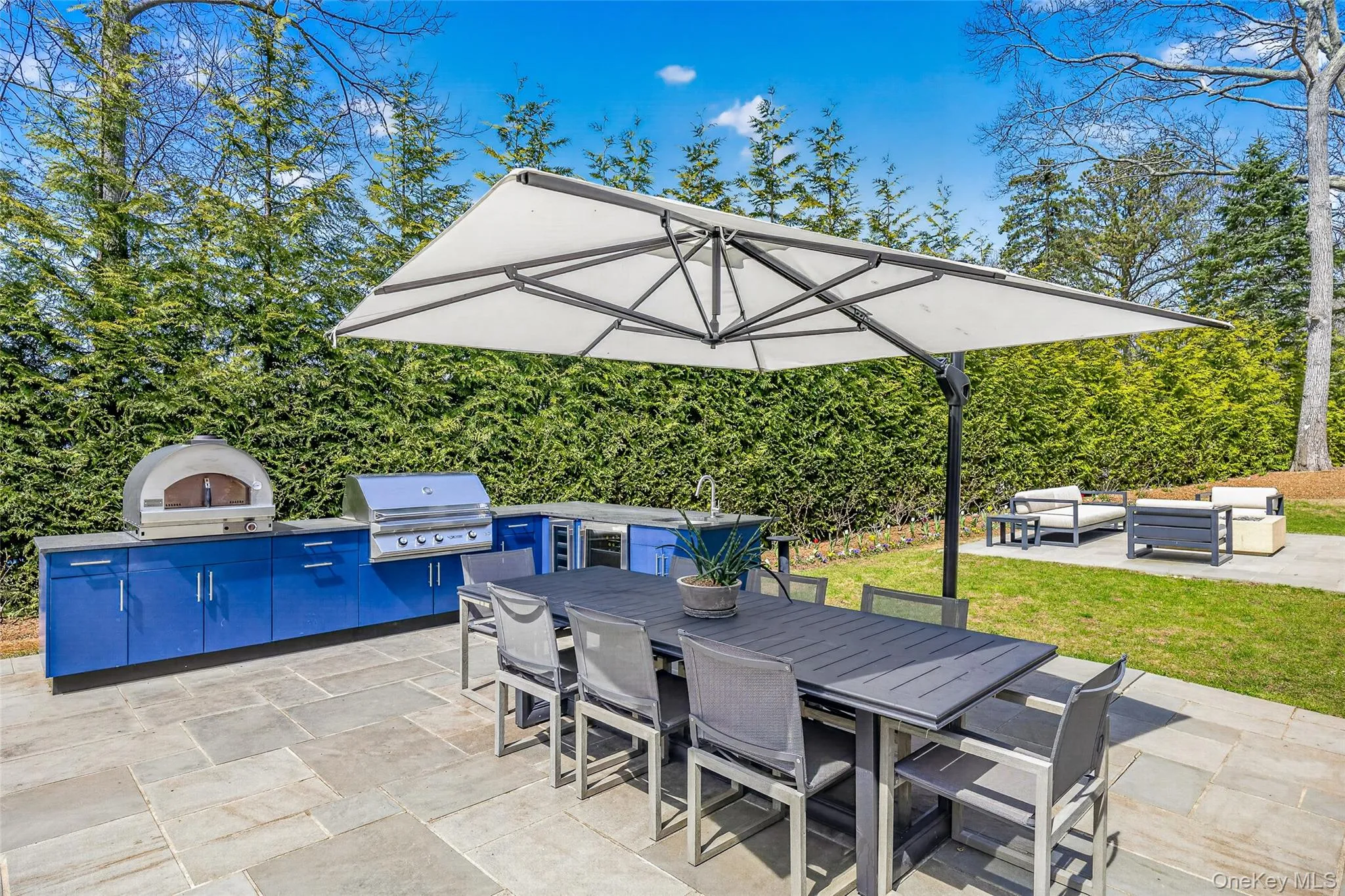 Shaded dining with pizza oven & grill Shaded dining with pizza oven & grill